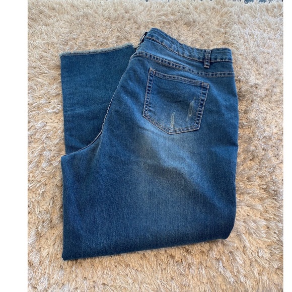 NWT Avenue Embroidery Hem Ankle Jeans - Picture 3 of 4